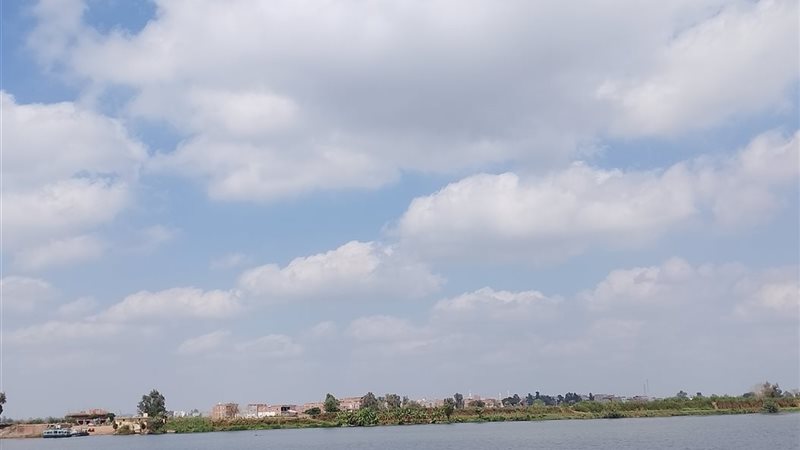 الجو مغيم وشكلها