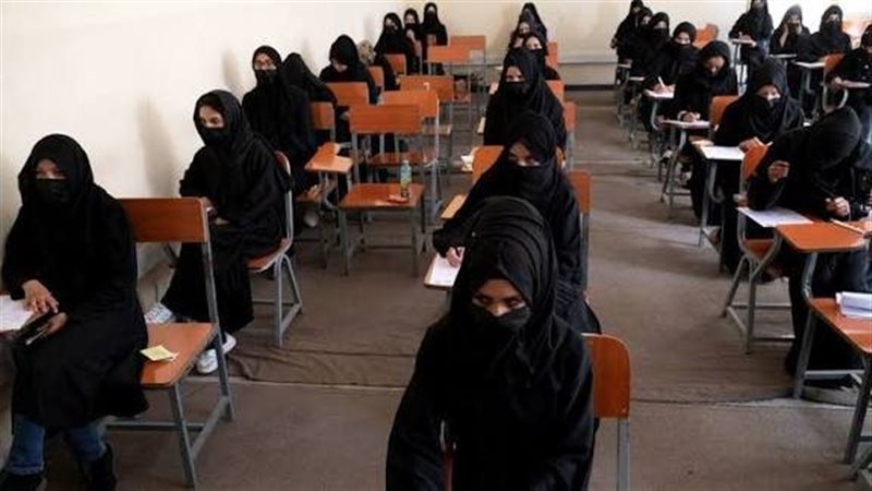 طالبان تحظر مئات