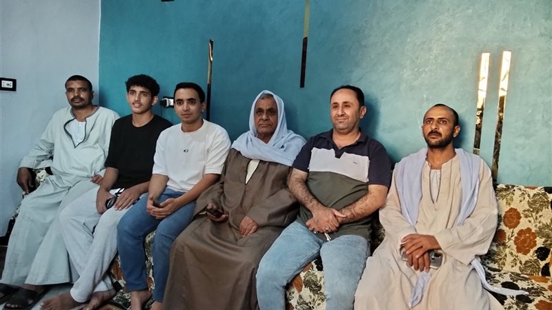 أسرة الشاب مؤمن خميس