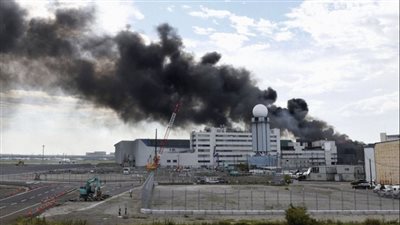 عاجل.. اندلاع حريق هائل في مبنى بمطار هانيدا بطوكيو