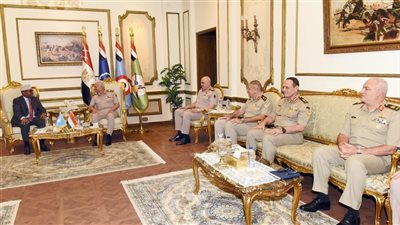 القائد العام للقوات المسلحة يلتقى وزير الدفاع الصومالي