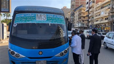 محافظ الدقهلية يتابع حركة السيارات الأجرة بشارع المشاية بالمنصورة 