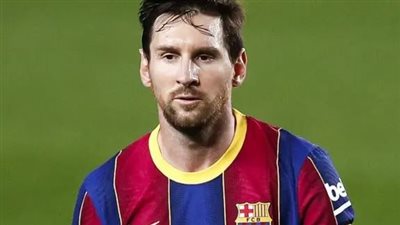 بعد انتقاد ميسي لإرتدائه حذاءً رياضيًا يشبه 