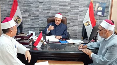 وكيل أوقاف أسيوط يجتمع  بالمفتشين لمتابعة الانضباط الإداري والدعوي