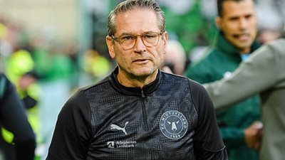 ليس الأهلي.. بوجون البولندي يعلن تعيين توماسبيرج مديرًا فنيًا