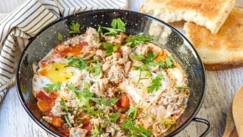 طاجن التونه بالبيض