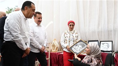 رئيس الوزراء يتفقد مشروعات 