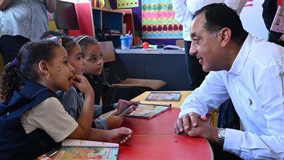 رئيس الوزراء يتفقد مدرسة الشهيد سامح طاحون الابتدائية بقرية شمّا