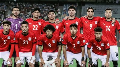 منتخب الشباب بالقميص يرتدي زيه التقليدي الأحمر أمام نيوزيلندا في كأس العالم 