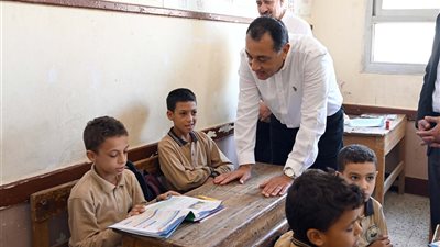 رئيس الوزراء يتفقد عدد من المنشآت التعليمية بقرية سبك الأحد بمحافظة المنوفية