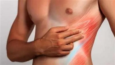 كيفية التعرف على ألم الصدر بين الضلوع وأفضل طرق العلاج 	