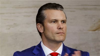 صحيفة بريطانية: هيجسيث يعيش في حالة رعب منذ اغتيال تشارلي كيرك