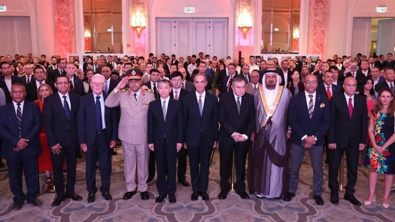 وزير الاتصالات يشارك