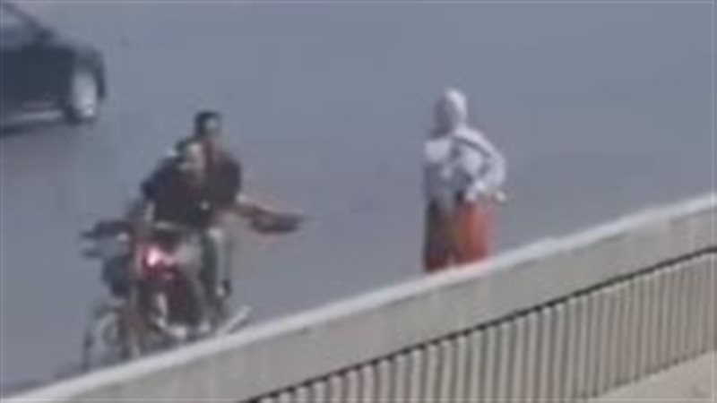 سرقة فتاة أعلى الدائري