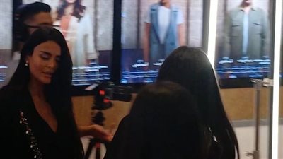 أسماء جلال تتألق في العرض الخاص لفيلم «وفيها إي يعني» بأكتوبر |صور