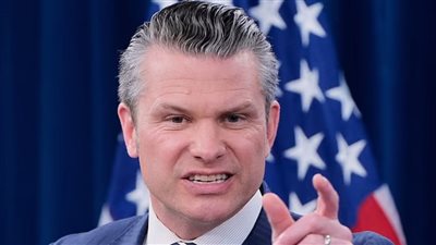 يزحف خارج جلده.. هيجسيث يعيش حالة من القلق بعد اغتيال تشارلي كيرك