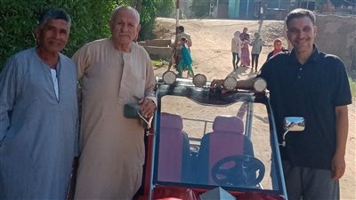 هشام عزت شاب من بنها صنع سيارة من الخردة و يحلم بخط إنتاج سيارات مصرية منافسة 