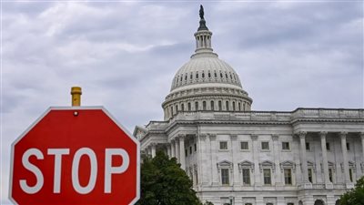 750 ألف موظف بلا راتب.. الإغلاق الحكومي يدخل واشنطن  بحالة شلل فيدرالي