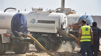 كسر خط صرف صحي رئيسي بمنطقة الجوايدة بإسنا.. وتخفيض ضغوط المياه لمدة 8 ساعات