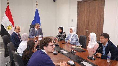 محافظ دمياط يلتقى مع فريق ورشة العمل المشتركة لجامعتى عين شمس وبرلين