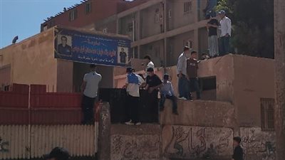 مشاهد مثيرة.. طلاب الباجور الثانوية المشتركة يفرون جماعيًا بالمنوفية