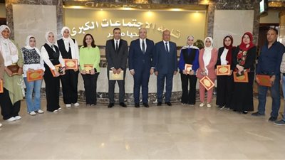 محافظ بني سويف يُكرّم العاملين بالتخطيط والتنمية العمرانية لجهودهم 