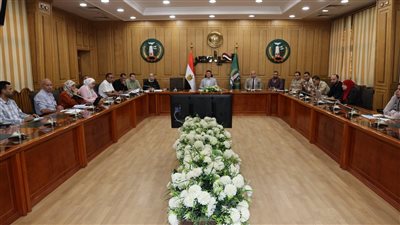 السكرتير العام بالمنوفية يناقش الموقف النهائي لتسليم مشروعات المبادرة الرئاسة 