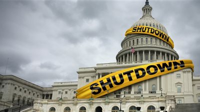 أبرزها القاهرة.. إغلاق الحكومة الأمريكية يُخرس نشاط السفارات على الإنترنت