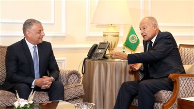 محافظ الإسماعيلية يلتقي بأمين عام جامعة الدول العربية لبحث سبل التعاون المشترك