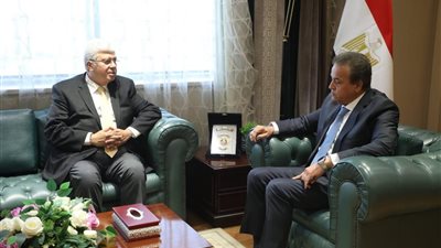 وزير الصحة يعقد اجتماع للجنة التنسيقية الدائمة مع وزارة التربية والتعليم 