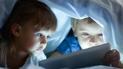 جمال فرويز: قضاء أكثر من 3 ساعات يوميا على الأجهزة مؤشر خطير 