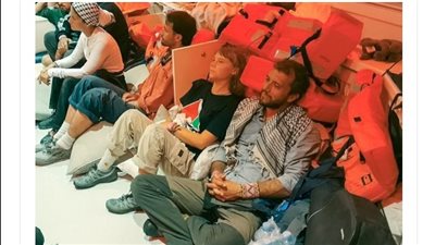 مداهمة 40 سفينة.. إسرائيل تواصل عملية اعتراض أسطول الصمود ونقل مئات الناشطين