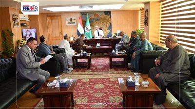 محافظ الفيوم يبحث آليات نقل سوق الجملة للخضار والفاكهة بالبارودية