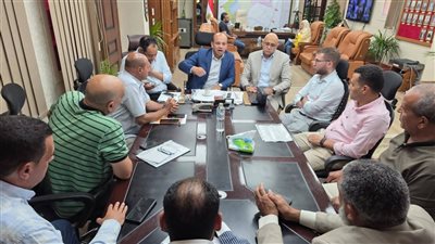  خالد سرور يعقد اجتماعا موسعا بجهاز 6 أكتوبر مع مسؤولي شركات النظافة