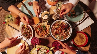 «من الكشري إلى التنورة».. حضور مصري لافت في مهرجان الطهي السكلادي