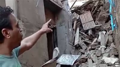 أداة الحفر هي السبب.. أحد الجيران يكشف تفاصيل إنهيار عقار بمصر القديمة
