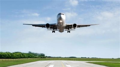 إمرأة مخمورة تتسبب في هبوط اضطراري لطائرة متجهة إلى مصر