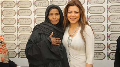 الفنانة ناهد السباعي تدعم محاربات سرطان الثدي في شهر أكتوبر الوردي بالأقصر