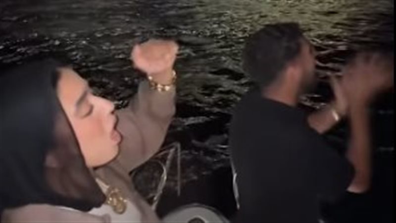 مصريون يحتفلون مع