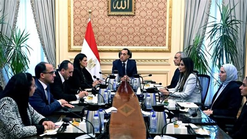 رئيس الوزراء يتابع