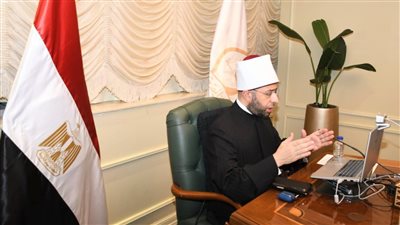 اجتماع عن بعد.. وزير الأوقاف يتابع الانضباط الدعوي والإداري