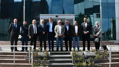 رئيس اقتصادية قناة السويس يزور ميناء 