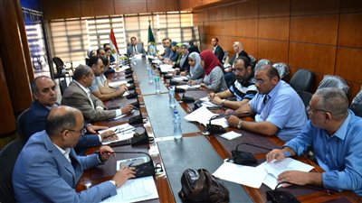 نائب محافظ الدقهلية يعقد اجتماعا لبحث آليات دعم الصناعات الموجودة داخل القرى