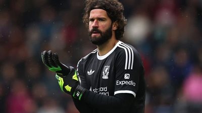 تقرير: ليفربول يستعيد جهود أليسون بيكر قبل مباراة نوتنجهام فورست