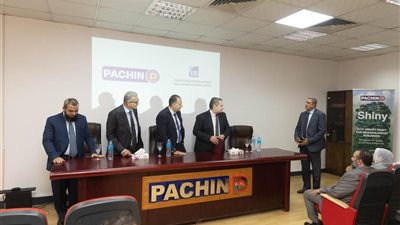 المصرية للمواصفات والجودة تسلم أول علامة خضراء للدهانات لشركة العبور للبويات 