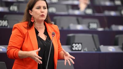 برلمانية أوروبية: نتضامن مع نشطاء السلام بأسطول الصمود في غزة