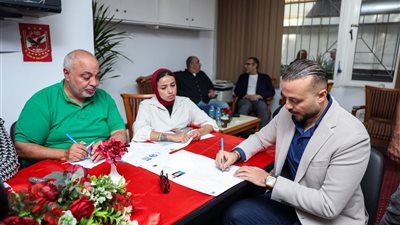 الخطيب يبدأ المشوار الانتخابي بتقديم قائمته لرئاسة الأهلي (صور)