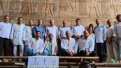 وزير الآثار على السقالة.. صورة تعكس التزام الدولة بحماية تاريخ إسن