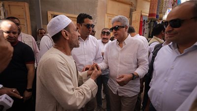  وزير السياحة والآثار من إسنا: نهتم بالبشر قبل الأثر 