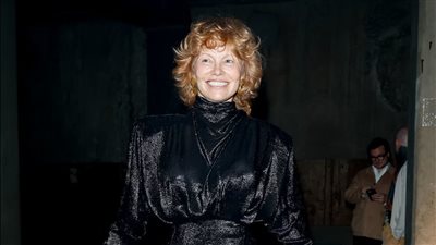 باميلا أندرسون تخطف الأضواء بقصة شعر مستوحاة من السينما الفرنسية 